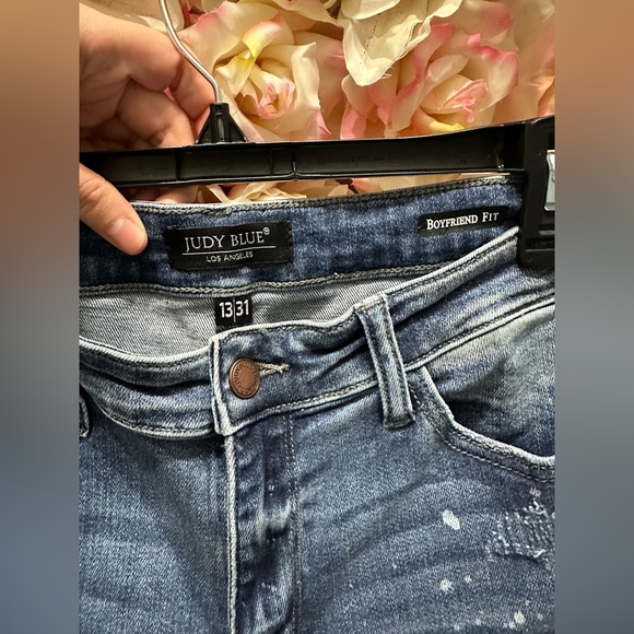 Judy blue boyfriend fit distressed jeans - Picture 3 of 5